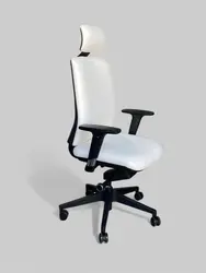 כסא מנהלים ארגונומי דגם רוברטו לבן עם משענת ראש וריפוד דמוי עור